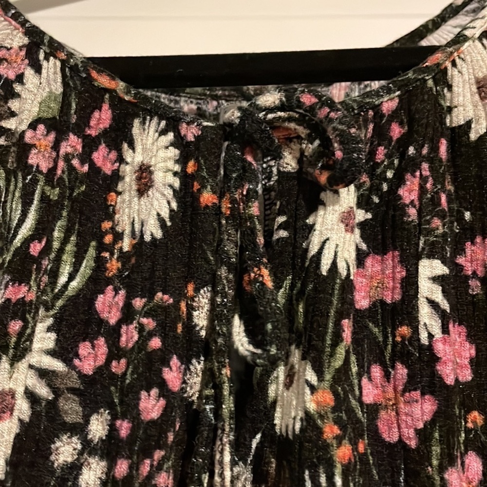 EUC Women’s Maurices Floral tank size XL​​ - Picture 5 of 5